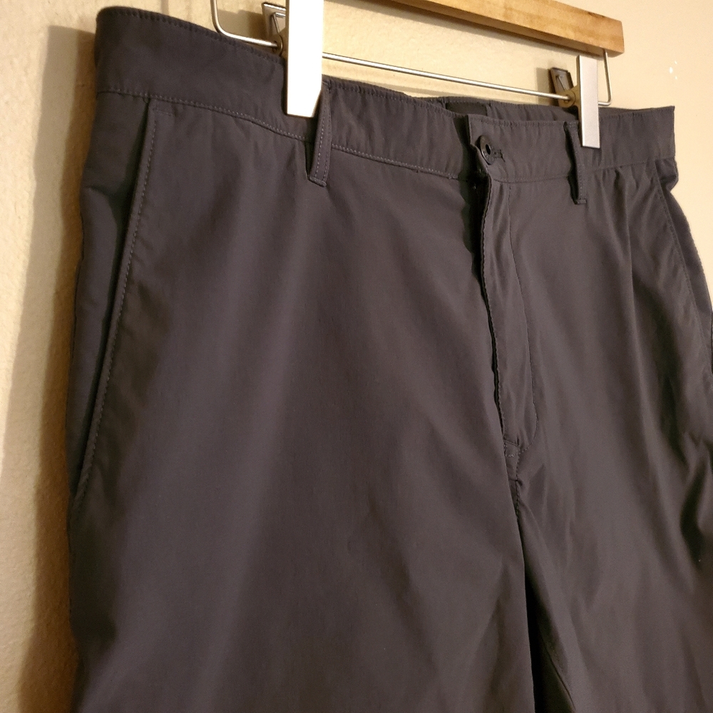 THE NORTH FACE Dark Gray Nylon Gorpcore Performance Chino Shorts Men's Size 34 - Picture 3 of 9